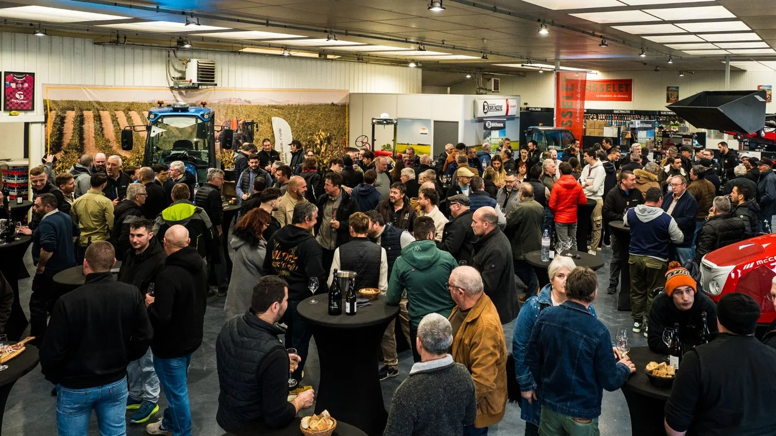 Salon professionnel, échanges entre visiteurs