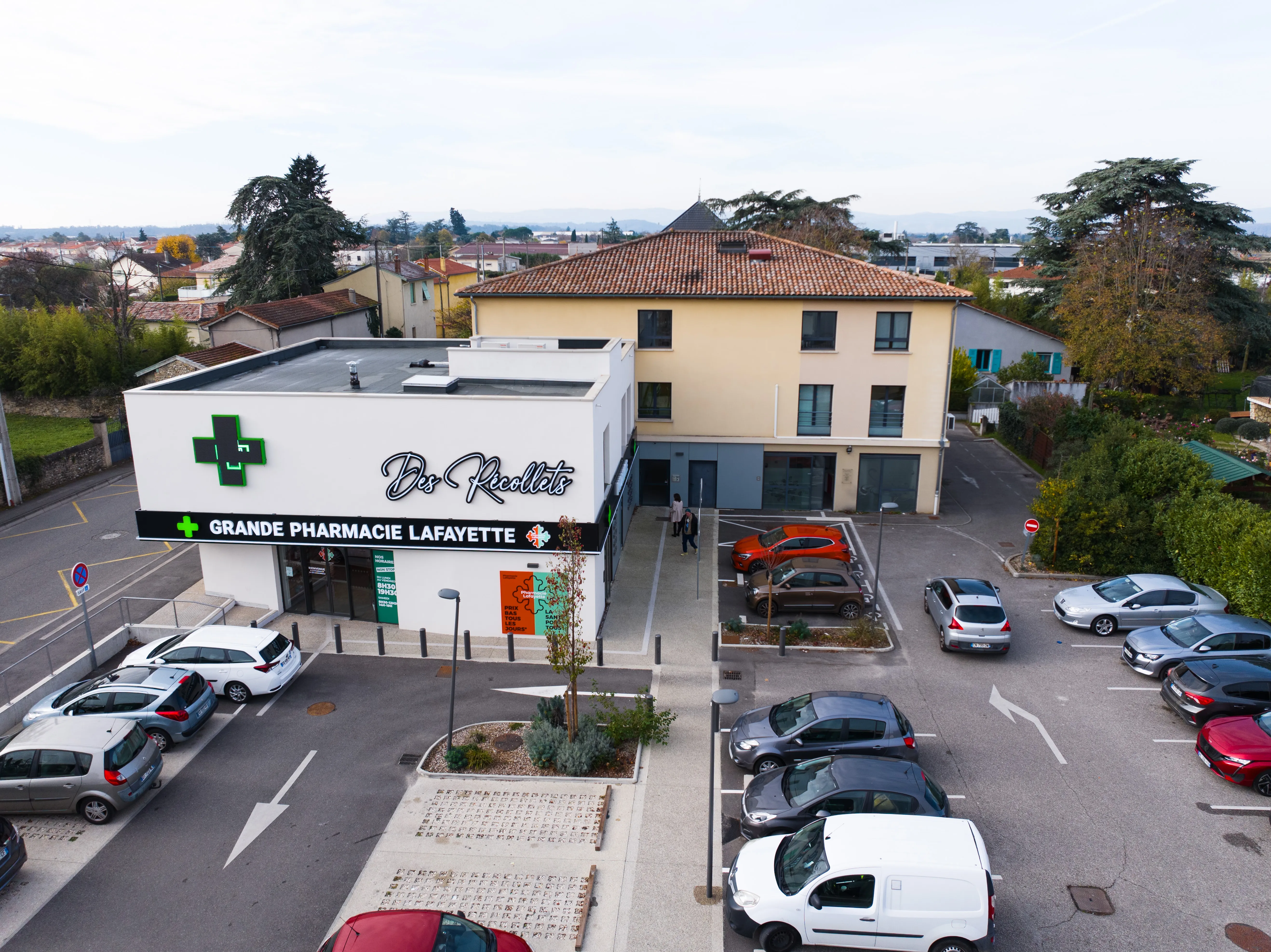 Vue aérienne du cabinet EVIDENT et de la Grande Pharmacie Lafayette à Romans-sur-Isère